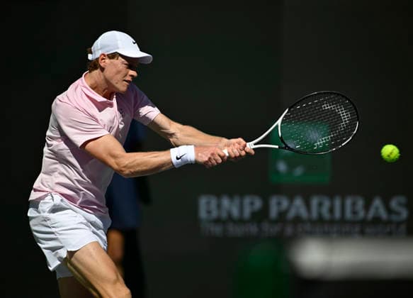 March 14, 2026 Jannik Sinner (ITA) returns a shot against Alexander Zverev (GER) during their semifinal match at the BNP Paribas Open held at the Indian Wells Tennis Garden in Indian Wells, California. Mandatory Photo Credit : CSM Indian Wells United States of America - ZUMAc04_ 20260314_zma_c04_051 Copyright: xCharlesxBausx