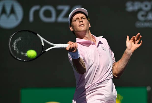 March 14, 2026 Jannik Sinner (ITA) returns a shot against Alexander Zverev (GER) during their semifinal match at the BNP Paribas Open held at the Indian Wells Tennis Garden in Indian Wells, California. Mandatory Photo Credit : CSM Indian Wells United States of America - ZUMAc04_ 20260314_zma_c04_052 Copyright: xCharlesxBausx