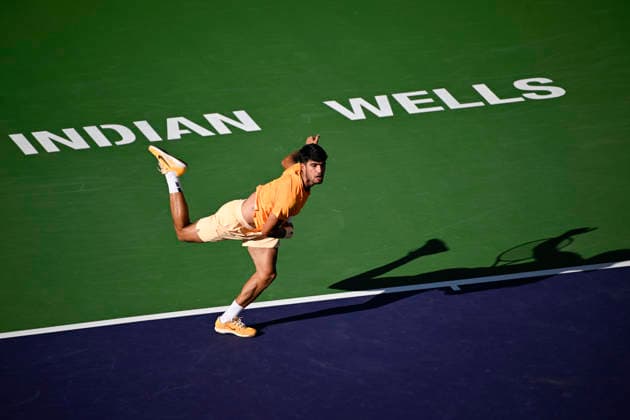 March 14, 2026 Carlos Alcaraz (ESP) serves against Daniil Medvedev during their semifinal match at the BNP Paribas Open held at the Indian Wells Tennis Garden in Indian Wells, California. Mandatory Photo Credit : CSM Indian Wells United States of America - ZUMAc04_ 20260314_zma_c04_065 Copyright: xCharlesxBausx