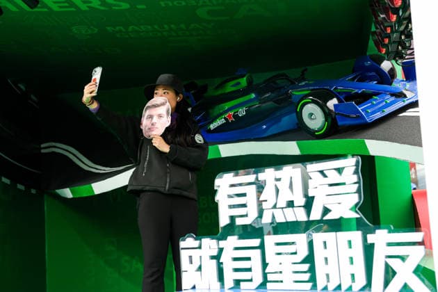 F1 - CHINESE GRAND PRIX 2026 Fan in the fan zone during the Formula 1 Heineken Chinese Grand Prix 2026, 2nd round of the 2026 Formula One World Championship, WM, Weltmeisterschaft from March 13 to 15, 2026 on the Shanghai International Circuit, in Shanghai, China - ShanghaiChina  Copyright: xFLORENTxGOODENx