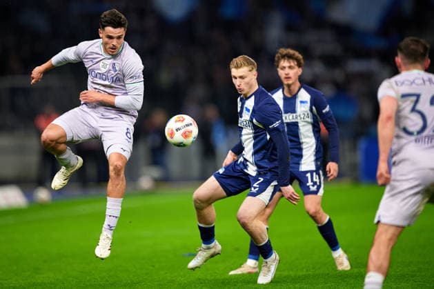 Kjell Arik Waetjen VfL Bochum 1848, 08 , Julian Eitschberger Hertha BSC, 02 , duel, GER, Hertha BSC vs ,VfL Bochum 1848, 2 Bundesliga, Season 2025 2026, Matchday 26, 14 03 2026 DFL REGULATES PROHIBIT ANY USE OF PHOTOGRAPHS AS IMAGE SEQUENCES AND OR QUASI VIDEO GER, Hertha BSC vs ,VfL Bochum 1848, 2 Bundesliga, Season 2025 2026, 26 Matchday, 14 03 2026 Berlin Copyright: xClaudiusxRauch,xEibner-Pressefotox xClaudiusxRauchx EP_CRH