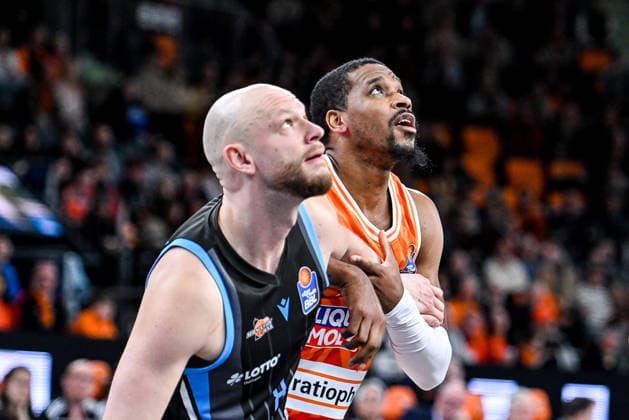 GER, BBL, ratiopharm Ulm vs Science City Jena 14 03 2026, ratiopharm arena, Neu Ulm, GER, BBL, ratiopharm Ulm vs Science City Jena, pictured Robin Christen Jena, 8 , Justin Simon Ulm, 15 nordphotoxGmbHx xHafner nph00200