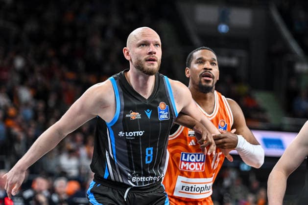 GER, BBL, ratiopharm Ulm vs Science City Jena 14 03 2026, ratiopharm arena, Neu Ulm, GER, BBL, ratiopharm Ulm vs Science City Jena, pictured Robin Christen Jena, 8 , Justin Simon Ulm, 15 nordphotoxGmbHx xHafner nph00200