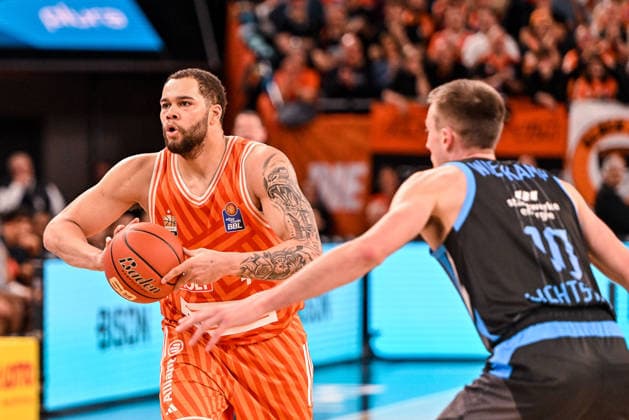 GER, BBL, ratiopharm Ulm vs Science City Jena 14 03 2026, ratiopharm arena, Neu Ulm, GER, BBL, ratiopharm Ulm vs Science City Jena, in the picture Christopher Ledlum Ulm, 4 , Joe Wieskamp Jena, 10 nordphotoxGmbHx xHafner nph00200