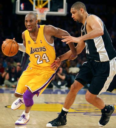 May 29, 2008 - Los Angeles, California, USA - Lakers KOBE BRYANT drives around Spurs TIM DUNCAN during second half action of game 5 in the NBA, Basketball Herren, USA Western Conference Finals Thursday May 29, 2008 at the Staples Center in Los Angeles, CA. The Lakers defeated the Spurs 100-92 to win the Western Conference Copyright: xSanxAntonioxExpress-Newsx