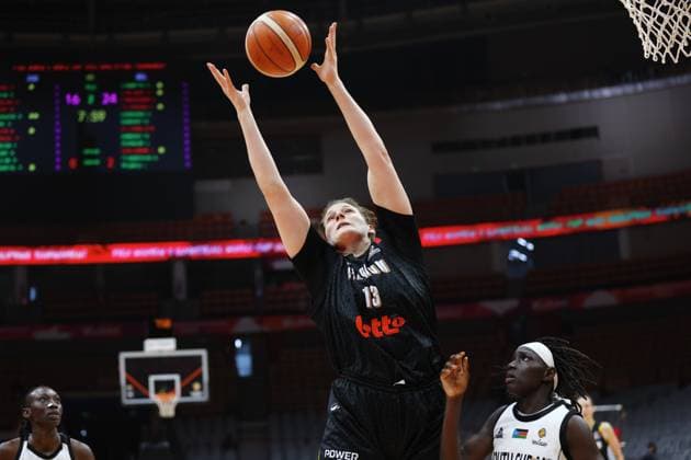 Belgium s Kyara Linskens and South Sudan s Delicia Washington fight for the ball during a basket game between Belgium s national team, Nationalteam Belgian Cats and South Sudan, in Wuhan, China, on Sunday 15 March 2026, the fourth game (out of 5) of the qualifications phase for the World Cup Basket tournament. NIKOLAxKRSTIC  x167536300x