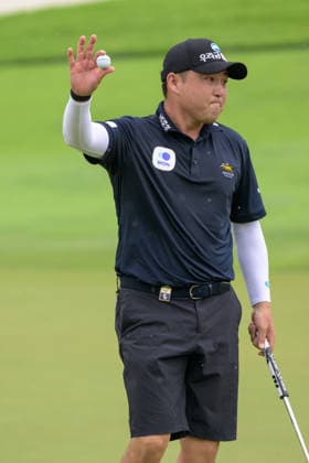 March 15, 2026, Singapore, Ingapore, Singapore: Richard T. Lee from Canada finishes -14 with DeChambeau equalling to bring on a tie-breaker one hole play-off. Final Round of the LIV Golf in Singapore Singapore Singapore - ZUMAr144 20260315_zap_r144_037 Copyright: xJaynexRussellx