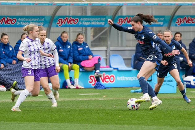 Google Pixel Frauen Bundesliga TSG Hoffenheim vs SGS Essen, Dietmar Hopp Stadion, 15 03 2026 On the ball Chiara Hahn TSG Hoffenheim Frauen, 23 Google Pixel Frauen Bundesliga TSG Hoffenheim vs SGS Essen, Dietmar Hopp Stadion, 15 03 2026 DFB DFL REGULATIONS PROHIBIT ANY USE OF PHOTOGRAPHS AS IMAGE SEQUENCES AND OR QUASI VIDEO Copyright: xBEAUTILUSxSPORTS Hillx
