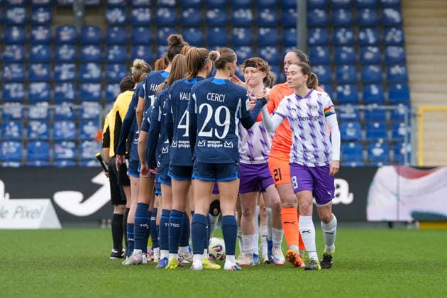 Google Pixel Womens Bundesliga TSG Hoffenheim vs SGS Essen, Dietmar Hopp Stadion, 15 03 2026 High-five of the teams shortly before kick-off Google Pixel Womens Bundesliga TSG Hoffenheim vs SGS Essen, Dietmar Hopp Stadion, 15 03 2026 DFB DFL REGULATIONS PROHIBIT ANY USE OF PHOTOGRAPHS AS IMAGE SEQUENCES AND OR QUASI VIDEO Copyright: xBEAUTILUSxSPORTS Hillx