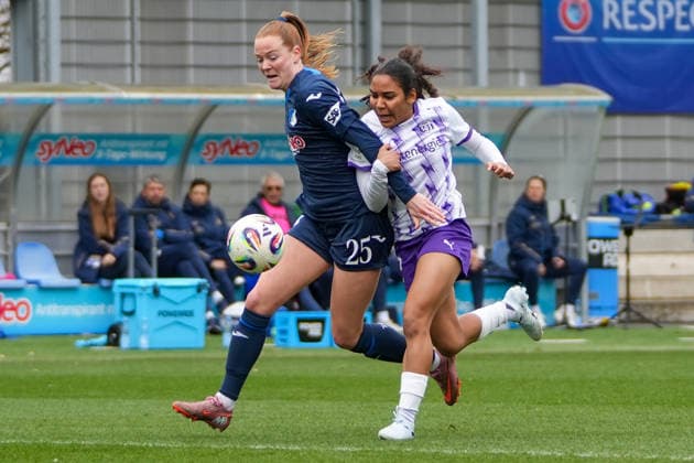 Google Pixel Frauen Bundesliga TSG Hoffenheim vs SGS Essen, Dietmar Hopp Stadion, 15 03 2026 duel between NikÃ e van Dijk TSG Hoffenheim Frauen, 25 and Ella Touon SGS Essen Frauen, 32 Google Pixel Frauen Bundesliga TSG Hoffenheim vs SGS Essen, Dietmar Hopp Stadion, 15 03 2026 DFB DFL REGULATIONS PROHIBIT ANY USE OF PHOTOGRAPHS AS IMAGE SEQUENCES AND OR QUASI VIDEO Copyright: xBEAUTILUSxSPORTS Hillx