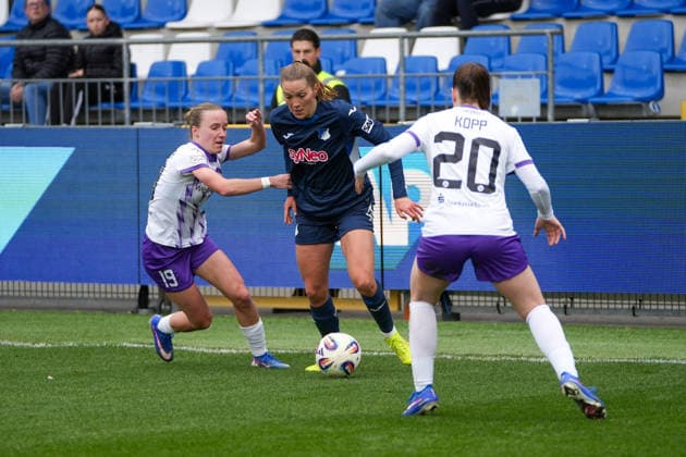 Google Pixel Frauen Bundesliga TSG Hoffenheim vs SGS Essen, Dietmar Hopp Stadion, 15 03 2026 duel between Lisann Kaut TSG Hoffenheim Frauen, 4 and Beke Sterner SGS Essen Frauen, 19 Google Pixel Frauen Bundesliga TSG Hoffenheim vs SGS Essen, Dietmar Hopp Stadion, 15 03 2026 DFB DFL REGULATIONS PROHIBIT ANY USE OF PHOTOGRAPHS AS IMAGE SEQUENCES AND OR QUASI VIDEO Copyright: xBEAUTILUSxSPORTS Hillx