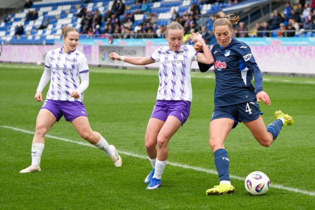 Google Pixel Frauen Bundesliga TSG Hoffenheim vs SGS Essen, Dietmar Hopp Stadion, 15 03 2026 duel between Lisann Kaut TSG Hoffenheim Frauen, 4 and Beke Sterner SGS Essen Frauen, 19 Google Pixel Frauen Bundesliga TSG Hoffenheim vs SGS Essen, Dietmar Hopp Stadion, 15 03 2026 DFB DFL REGULATIONS PROHIBIT ANY USE OF PHOTOGRAPHS AS IMAGE SEQUENCES AND OR QUASI VIDEO Copyright: xBEAUTILUSxSPORTS Hillx