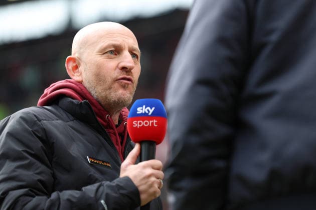 15 03 2026, xrekx, Fußball 2 Bundesliga, 1 FC Kaiserslautern Karlsruher SC v l Torsten Lieberknecht Trainer 1 FC Kaiserslautern bei SKY DFL DFB REGULATIONS PROHIBIT ANY USE OF PHOTOGRAPHS as IMAGE SEQUENCES and or QUASI VIDEO Kaiserslautern