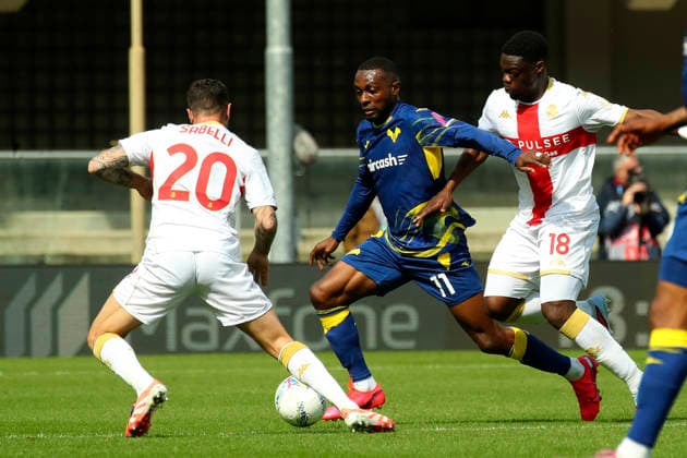 Verona™s Jean Daniel Akpa Akpro Genoa™s Caleb Ekuban during the Serie A soccer match between Hellas Verona and Genoa at the Bentegodi Stadium in Verona, north west Italy - Sunday , March 15 , 2026. - Soccer .  Copyright: xPaolaxGarbuio Lapressex