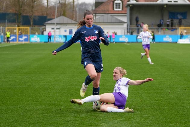 Google Pixel Frauen Bundesliga TSG Hoffenheim vs SGS Essen, Dietmar Hopp Stadion, 15 03 2026 duel between Chiara Hahn TSG Hoffenheim Frauen, 23 and Julie Terlinden SGS Essen Frauen, 2 Google Pixel Frauen Bundesliga TSG Hoffenheim vs SGS Essen, Dietmar Hopp Stadion, 15 03 2026 DFB DFL REGULATIONS PROHIBIT ANY USE OF PHOTOGRAPHS AS IMAGE SEQUENCES AND OR QUASI VIDEO Copyright: xBEAUTILUSxSPORTS Hillx