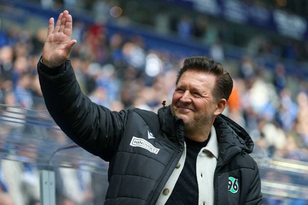 2 Bundesliga FC Schalke 04 Hannover 96 on 15 03 2026 at the Veltins Arena in Schalke Coach Christian Titz Hannover beckons MH