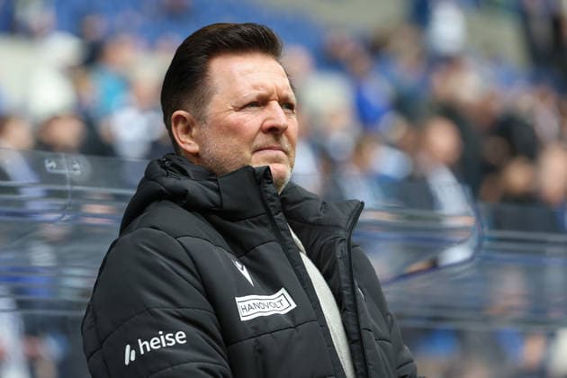 2 Bundesliga FC Schalke 04 Hannover 96 on 15 03 2026 at the Veltins Arena in Schalke Coach Christian Titz Hannover pensive MH
