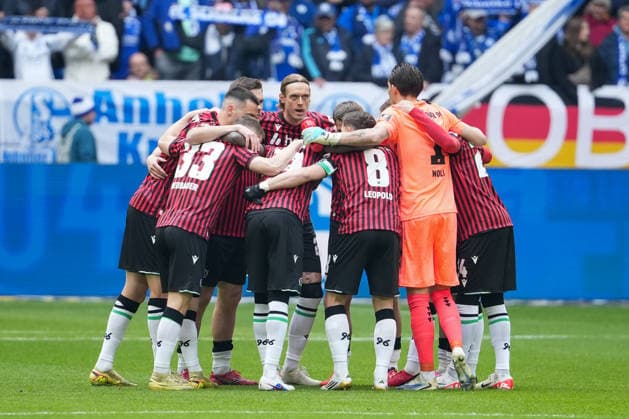 Soccer 2 Bundesliga, Matchday 26, FC Schalke 04 Hannover 96 on 15 03 2026 in Gelsenkirchen VELTINS Arena , Germany, Season 2025 2026 DFB DFL REGULATIONS PROHIBIT ANY USE OF PHOTOGRAPHS as IMAGE SEQUENCES and or QUASI VIDEO Team circle before the match of H96 Gelsenkirchen VELTINS Arena Germany Copyright: xChristophxKinzingerx