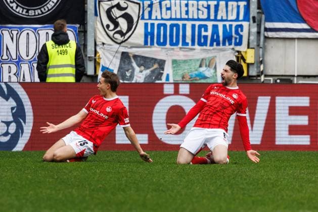 Semi Sahin 1 FC Kaiserslautern celebrates the goal for 1 0 with Naatan Skyttae 1 FC Kaiserslautern , 1 FC Kaiserslautern vs Karlsruher SC, Soccer, 2 Bundesliga, Matchday 26, Season 2025 2026, 15 03 2026 1 FC Kaiserslautern vs Karlsruher SC, Soccer, 2 Bundesliga, Matchday 26, Season 2025 2026, 15 03 2026 Copyright: xEibner-Pressefoto AlexanderxNeisx EP_ANS