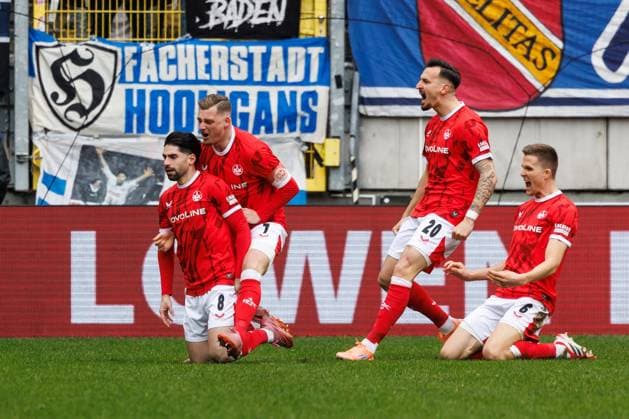 Semi Sahin 1 FC Kaiserslautern celebrates the goal for 1 0 with Marlon Ritter 1 FC Kaiserslautern , Tobias Raschl 1 FC Kaiserslautern and Fabian Kunze 1 FC Kaiserslautern , 1 FC Kaiserslautern vs Karlsruher SC, Soccer, 2 Bundesliga, Matchday 26, Season 2025 2026, 15 03 2026 1 FC Kaiserslautern vs Karlsruher SC, Soccer, 2 Bundesliga, Matchday 26, Season 2025 2026, 15 03 2026 Copyright: xEibner-Pressefoto AlexanderxNeisx EP_ANS