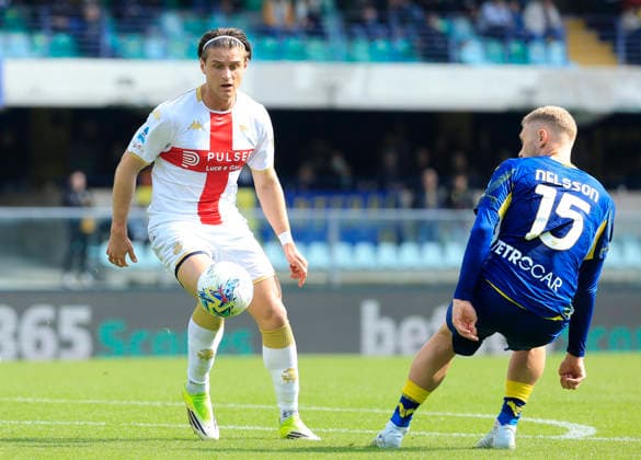 March 15, 2026, Verona, PRO: Genoa™s Lorenzo Colombo and Hellas Verona s Victor Nelsson in action during the Italian Serie A soccer match Hellas Verona FC vs Genoa CFC at Marcantonio Bentegodi Stadium in Verona, Italia, 15 March 2026. .ANSA EMANUELE PENNACCHIO. Soccer: Serie A; Hellas Verona FC Vs Genoa CFC  - ZUMAa110 20260315_zaf_a110_004 Copyright: xEmanuelexPennacchiox