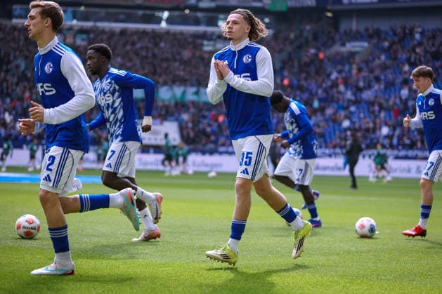 15 03 2026, Football, FC Schalke 04 Hannover 96, Matchday 26, 2 Fußball Bundesliga, Veltins Arena Gelsenkirchen, Season 2025 2026 Mika Wallentowitz Schalke04 35 DFB regulations prohibit any use of photographs as image sequences and or quasi video Nordrhein Westfalen Germany