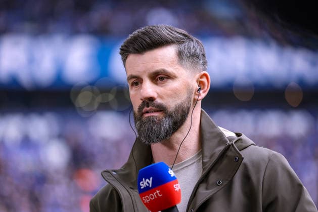 15 03 2026, Football, FC Schalke 04 Hannover 96, Matchday 26, 2 Fußball Bundesliga, Veltins Arena Gelsenkirchen, Season 2025 2026 Head coach Miron Muslic Schalke04 thoughtfully focused facial expression DFB regulations prohibit any use of photographs as image sequences and or quasi video North Rhine-Westphalia Germany
