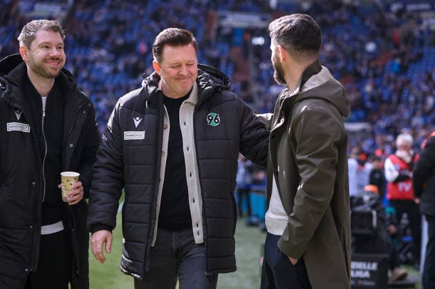 15 03 2026, Football, FC Schalke 04 Hannover 96, 26 Matchday, 2 Soccer Bundesliga, Veltins Arena Gelsenkirchen, Season 2025 2026 Head coach Christian Titz Hannover96 hc next to head coach Miron Muslic Schalke04 DFB regulations prohibit any use of photographs as image sequences and or quasi video North Rhine-Westphalia Germany