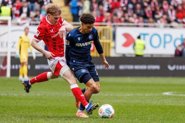 Mika Haas 1 FC Kaiserslautern in duel with Louey Ben Farhat Karlsruher SC , 1 FC Kaiserslautern vs Karlsruher SC, Soccer, 2 Bundesliga, Matchday 26, Season 2025 2026, 15 03 2026 1 FC Kaiserslautern vs Karlsruher SC, Soccer, 2 Bundesliga, Matchday 26, Season 2025 2026, 15 03 2026 Copyright: xEibner-Pressefoto AlexanderxNeisx EP_ANS