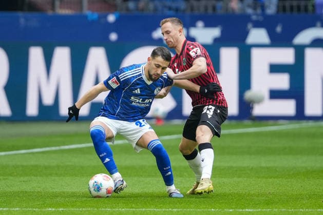 Soccer 2 Bundesliga, Matchday 26, FC Schalke 04 Hannover 96 on 15 03 2026 in Gelsenkirchen VELTINS Arena , Germany, Season 2025 2026 DFB DFL REGULATIONS PROHIBIT ANY USE OF PHOTOGRAPHS as IMAGE SEQUENCES and or QUASI VIDEO Aouchiche, Adil 24,S04 in duel with Neubauer, Maurice 33,H96 Gelsenkirchen VELTINS Arena Germany Copyright: xChristophxKinzingerx