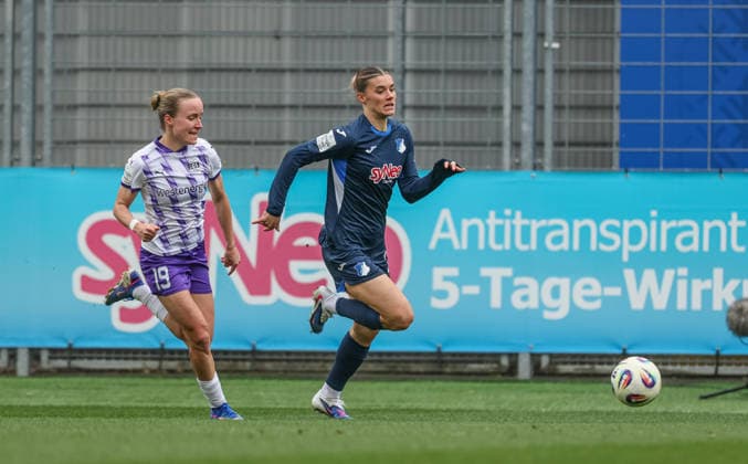 oiGER, Hoffenheim, TSG Hoffenheim vs SGS Essen, Google Pixel Womens Bundesliga, Football, DFB, Season 2025 2026, Dietmar Hopp Stadium, 20 Matchday in picture v l Beke Sterner SGS Essen Women 19 , Selina Cerci TSG Hoffenheim Women 29 DFB DFL REGULATIONS PROHIBIT ANY USE OF PHOTOGRAPHS AS IMAGE SEQUENCES AND OR QUASI VIDEO, 15 03 2026 Copyright: HMBxMedia HendrikxHamelau