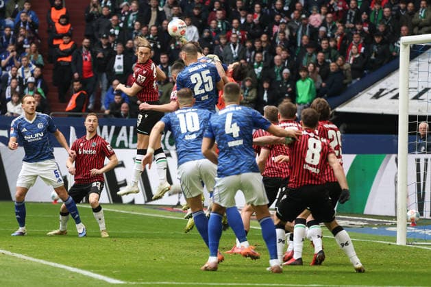 2 Bundesliga FC Schalke 04 Hannover 96 on 15 03 2026 at the Veltins Arena in Schalke Goalkeeper Nahuel Nicolas Noll Hannover saves from Nikola Katic Schalke 25 MH