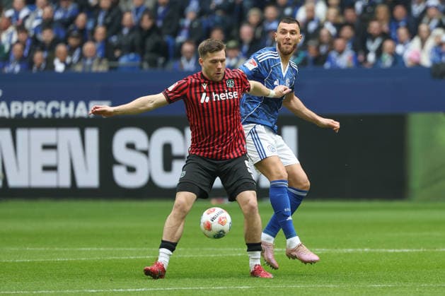 2 Bundesliga FC Schalke 04 Hannover 96 on 15 03 2026 at the Veltins Arena in Schalke Benjamin Källman Kaellman Hannover vs Hasan Kurucay Schalke 4 MH