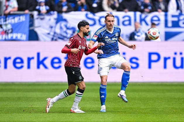 15 03 2026, Football, 2 Bundesliga, Season 2025 2026, Matchday 26, FC Schalke 04 Hannover 96, Elias Saad Hannover 96 , Timo Becker FC Schalke 04 xRHR PHOTO YYx Copyright: KROEGER RHR-FOTOx RHR-FOTO YY
