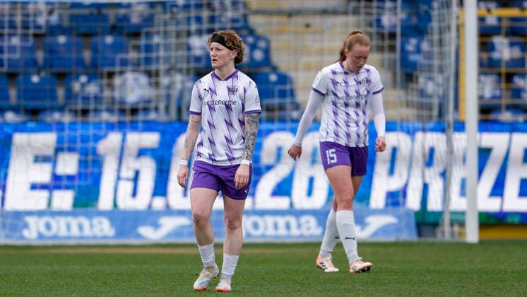 v li Natasha Kowalski SGS, 10 , Laura Pucks SGS, 15 , SGS Essen players, looking disappointed, disappointment, frustration, disappointed, pessimistic, after conceding the goal to 4 0, action, action, game scene, 15 03 2026, Sinsheim Hoffenheim Germany , Soccer, Google Pixel Women Bundesliga, TSG 1899 Hoffenheim SGS Essen, DFB DFL REGULATIONS PROHIBIT ANY USE OF PHOTOGRAPHS AS IMAGE SEQUENCES AND OR QUASI VIDEO xozx