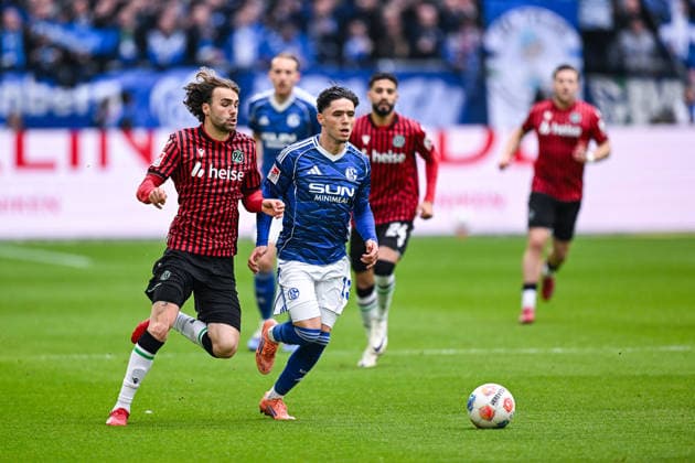 15 03 2026, Football, 2 Bundesliga, Season 2025 2026, Matchday 26, FC Schalke 04 Hannover 96, Kolja Oudenne Hannover 96 , Soufiane El Faouzi FC Schalke 04 xRHR PHOTO YYx Copyright: KROEGER RHR-FOTOx RHR-FOTO YY