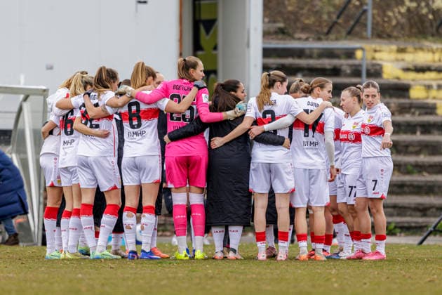 Ingolstadt, Germany 15 March 2026 2 BL Women 2025 2026 FC Ingolstadt 04 vs VfB Stuttgart In the picture The VfB players form a team circle to close ranks ESV Stadion Bayern Copyright: xFotostandx xSchäferx