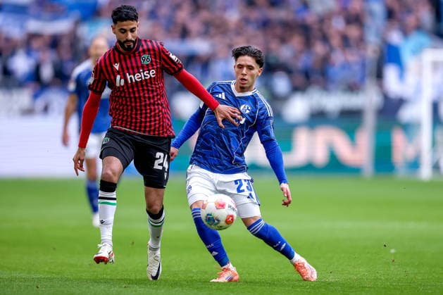 15 03 2026, Football, FC Schalke 04 Hannover 96, Matchday 26, 2 Fußball Bundesliga, Veltins Arena Gelsenkirchen, Saison 2025 2026 xh24 in duel against Soufiane El Faouzi Schalke04 23 DFB regulations prohibit any use of photographs as image sequences and or quasi video Nordrhein Westfalen Germany