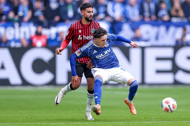15 03 2026, Football, FC Schalke 04 Hannover 96, Matchday 26, 2 Fußball Bundesliga, Veltins Arena Gelsenkirchen, Saison 2025 2026 xh24 in duel against Soufiane El Faouzi Schalke04 23 DFB regulations prohibit any use of photographs as image sequences and or quasi video Nordrhein Westfalen Germany