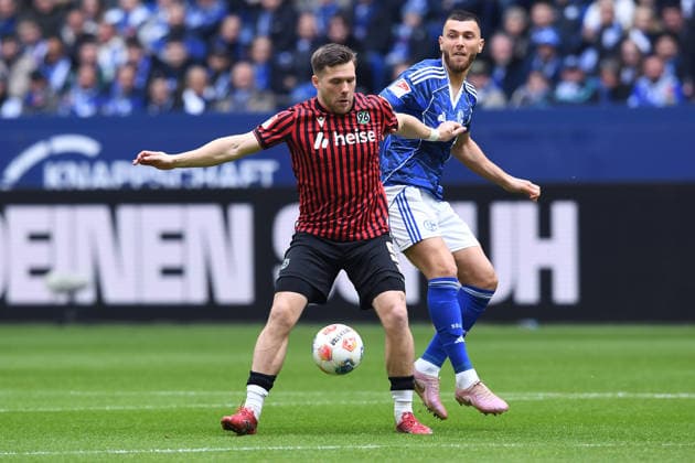 Soccer 2 Bundesliga 26 Matchday FC Schalke 04 Hannover 96 on 15 03 2026 at the Veltins Arena in Gelsenkirchen Benjamin Källman Hannover , front Hasan Kurucay Schalke , back DFL regulations prohibit any use of photographs as image sequences and or quasi video xRx