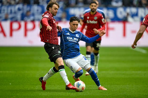 from left in duel Kolja Oudenne Hannover 29 Kevin Müller Mueller Schalke 22 15 03 2026 ¢ Soccer ¢ FC Schalke 04 vs Hannover 96, Veltins Arena, Gelsenkirchen, DFB DFL REGULATIONS PROHIBIT ANY USE OF PHOTOGRAPHS AS IMAGE SEQUENCES AND OR QUASI VIDEO Copyright: xpepphotox xHorstxMauelshagenx pep00321, pep_20260315_hm_309842