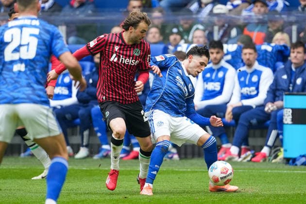 Soccer 2 Bundesliga, Matchday 26, FC Schalke 04 Hannover 96 on 15 03 2026 in Gelsenkirchen VELTINS Arena , Germany, Season 2025 2026 DFB DFL REGULATIONS PROHIBIT ANY USE OF PHOTOGRAPHS as IMAGE SEQUENCES and or QUASI VIDEO El Faouzi, Soufiane 23,S04 in duel with Oudenne, Kolja Nuno 29,H96 Gelsenkirchen VELTINS Arena Germany Copyright: xChristophxKinzingerx