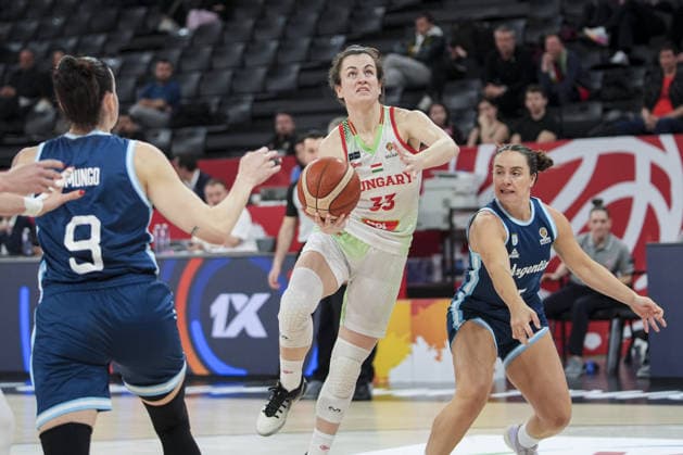 Hungary v Argentina - FIBA Women’s World Cup Qualifiers ISTANBUL, TURKIYE – MARCH 15: Hungary’s Panka Dul (33) and Argentina’s Flor Martinez (R) battle for the ball during the FIBA Women’s World Cup Qualifiers Group C match between Hungary and Argentina at the Turkcell Basketball Development Center in Istanbul, Turkiye on March 15, 2026. Beyza Comert Anadolu Istanbul Turkey. Editorial use only. Please get in touch for any other usage.  Copyright: x2026xAnadoluxBeyzaxComertx