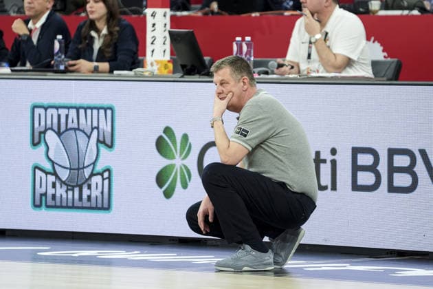 Hungary v Argentina - FIBA Women’s World Cup Qualifiers ISTANBUL, TURKIYE – MARCH 15: Hungary head coach Peter Volgyi follows the FIBA Women’s World Cup Qualifiers Group C match between Hungary and Argentina at the Turkcell Basketball Development Center in Istanbul, Turkiye on March 15, 2026. Beyza Comert Anadolu Istanbul Turkey. Editorial use only. Please get in touch for any other usage.  Copyright: x2026xAnadoluxBeyzaxComertx
