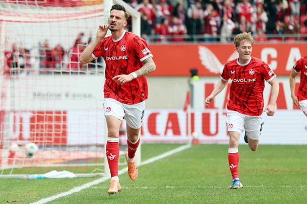 15 03 2026, xrekx, Fußball 2 Bundesliga, 1 FC Kaiserslautern Karlsruher SC v l Torjubel nach dem Tor zum celebrating the goal celebrate 2 0 durch Mergim Berisha 1 FC Kaiserslautern DFL DFB REGULATIONS PROHIBIT ANY USE OF PHOTOGRAPHS as IMAGE SEQUENCES and or QUASI VIDEO Kaiserslautern