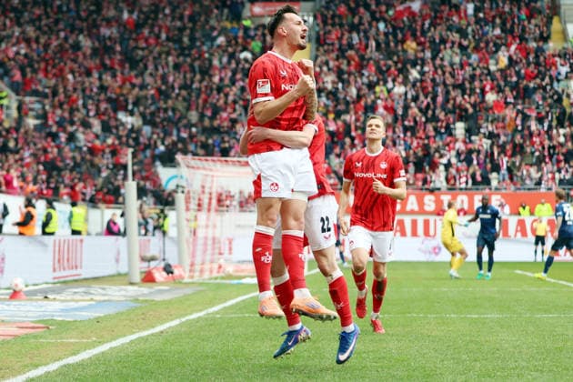 15 03 2026, xrekx, Fußball 2 Bundesliga, 1 FC Kaiserslautern Karlsruher SC v l Torjubel nach dem Tor zum celebrating the goal celebrate 2 0 durch Mergim Berisha 1 FC Kaiserslautern DFL DFB REGULATIONS PROHIBIT ANY USE OF PHOTOGRAPHS as IMAGE SEQUENCES and or QUASI VIDEO Kaiserslautern