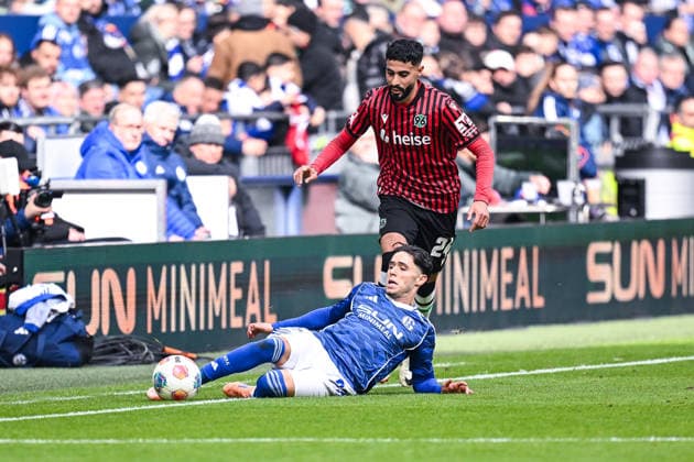 15 03 2026, Football, 2 Bundesliga, Season 2025 2026, Matchday 26, FC Schalke 04 Hannover 96, Soufiane El Faouzi FC Schalke 04 , Elias Saad Hannover 96 xRHR PHOTO YYx Copyright: KROEGER RHR-FOTOx RHR-FOTO YY