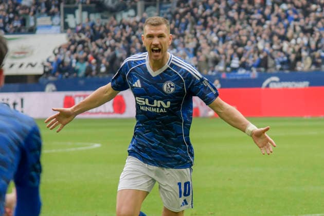 Edin Dzeko Schalke 10 cheers after scoring 1 0 15 03 2026 ¢ Football ¢ FC Schalke 04 vs Hannover 96, Veltins Arena, Gelsenkirchen, DFB DFL REGULATIONS PROHIBIT ANY USE OF PHOTOGRAPHS AS IMAGE SEQUENCES AND OR QUASI VIDEO Copyright: xpepphotox xHorstxMauelshagenx pep00321, pep_20260315_hm_309845