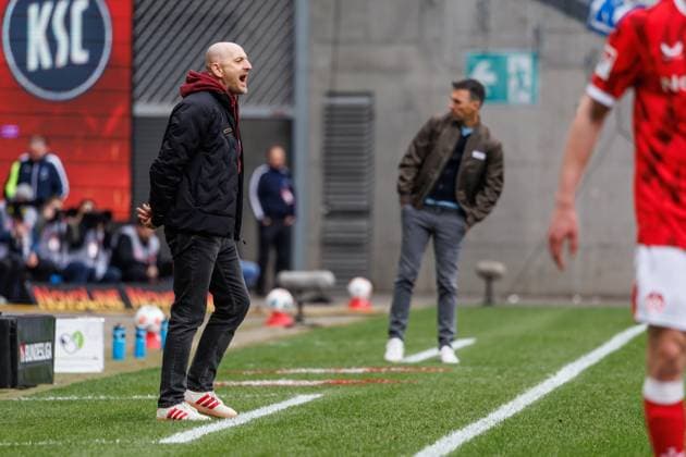 Thorsten Lieberknecht Coach 1 FC Kaiserslautern on the touchline, 1 FC Kaiserslautern vs Karlsruher SC, Football, 2 Bundesliga, Matchday 26, Season 2025 2026, 15 03 2026 1 FC Kaiserslautern vs Karlsruher SC, Football, 2 Bundesliga, Matchday 26, Season 2025 2026, 15 03 2026 Copyright: xEibner-Pressefoto AlexanderxNeisx EP_ANS