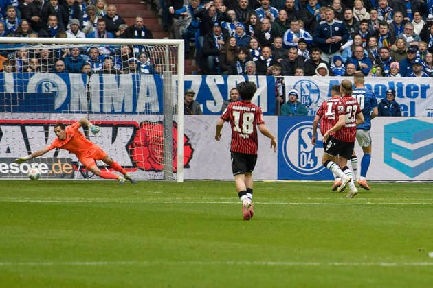 Edin Dzeko Schalke 10 scores the goal for 1 0 15 03 2026 ¢ Football ¢ FC Schalke 04 vs Hannover 96, Veltins Arena, Gelsenkirchen, DFB DFL REGULATIONS PROHIBIT ANY USE OF PHOTOGRAPHS AS IMAGE SEQUENCES AND OR QUASI VIDEO Copyright: xpepphotox xHorstxMauelshagenx pep00321, pep_20260315_hm_41193